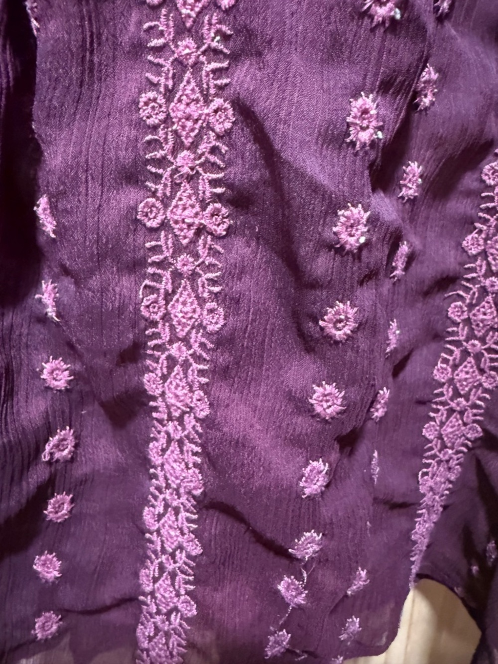Olive & Oak embroidered shirt sleeve flowy top - Picture 2 of 6